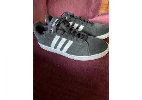 athletic shoes size 10.5